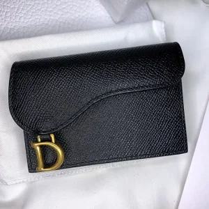 디올 새들 플랩 카드지갑 S5611CBAA