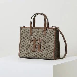 [헤지스](대구신세계)[HAZZYS ACC][H20] H 레더 패치 시그니처 패턴 카키 토트 겸 숄더백 M  HIBA2F118K2