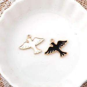 싼비즈 [7035-05]에폭펜던트 비상하는새 19x15mm 골드 ,1개