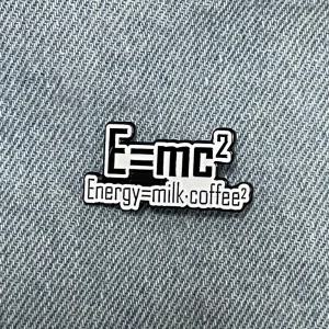 CQZ056 우유 커피 에너지 질량 등가 과학 배지 뱃지 브로치