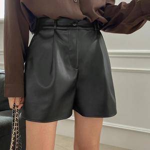 [시크릿라벨] 뒷밴딩핀턱레더숏팬츠