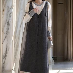 [다잇템] 여자 겨울데이트룩 스웨터 투버튼 서스펜더 롱원피스