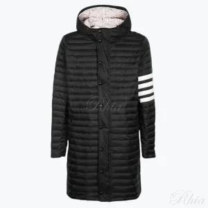 톰브라운 4바 스트라이프 필 퀼티드 후디 코트 모드013X 05411 001