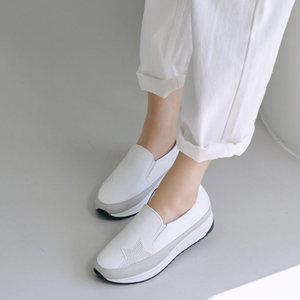 에스유니 큐빅 포인트 발편한 여성용 통굽 키높이 슬립온 운동화 4.5cm