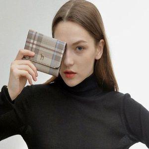 [NS홈쇼핑][헤지스ACC] 아이보리 가죽 배색 체크 퍼피로고 반지갑 HIWA1F323I3..