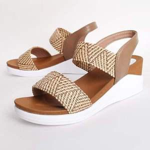 여자 여름 스트랩 샌들 키높이 슈즈 웨지 슬리퍼 여자여름샌들