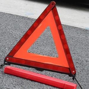 차량용 안전삼각대 수납 카템 정지