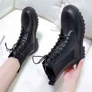 시크블랙 통굽 레이스업 여성 워커 부츠 캐주얼화