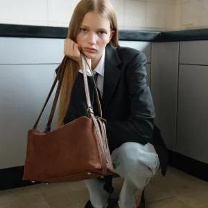 ELEGANCE PARIS 사바 하프 스웨이드 숄더백 OTFH005B