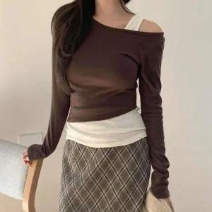 [하프클럽/]여성 언발 오프숄더 배색 레이어드 슬림핏 티셔츠