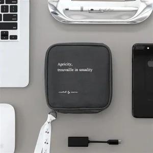 아이코닉 코트니 케이블파우치 팬시용품