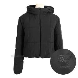 [롯데백화점]버버리 23FW 여성 8074083 퀄팅 후드 크롭 나일론 패딩 점퍼 블랙