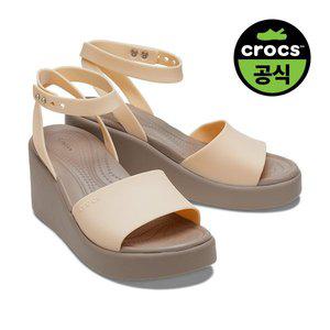 [크록스]여성 브루클린 앵클 스트랩 웨지 SHI (24SWSD209406)