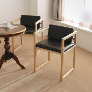 헤이케일라 원목 팔걸이 등받이 쿠션 의자 (가죽)