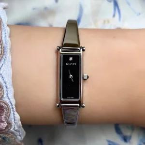 구찌 1500 여성 메탈시계 YA015555