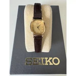 Seiko 세이코 [세금포함] [정품] 빈티지 쿼츠 여성 손목시계 모델 #4N01-500 스퀘어 Face Gator 시계 명품