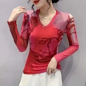 여성 가을 간절기 슬림핏 브이넥 그래픽 망사 티셔츠