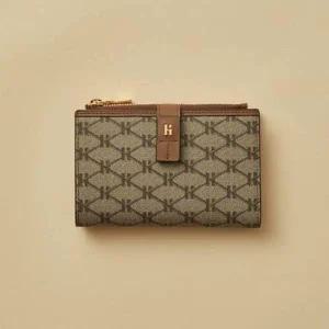 [헤지스](대구신세계)브라운 로고패턴 가죽 중지갑 HIWA5F884W2