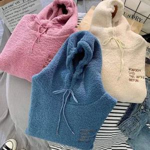 [에이치플러스몰]따숩 몽글 자수 양털 후드티