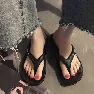 검정 데일리 여름 해변가 스타일 쪼리 슬리퍼 코디 (W8A5F75)