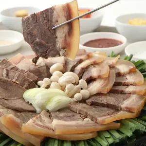 100% 한우 소머리 수육 500g + 한우 곰탕 800g + 소스 5종