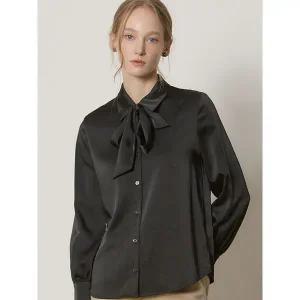 [하프클럽/]홀리데이 에디션 새틴 타이 블라우스 (택가격178000원)