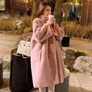 [트렌드스토어] 보들보들 가볍고 따듯한 루즈핏 페이크 밍크 퍼 롱코트