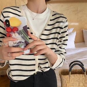 |CHJ4299|니빌튼 가을 줄무늬 V넥 가디건 여성