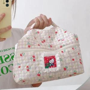 헬로 키티파우치 누빔 화장품가방 필통 자수 키티가방 여행용파우치 