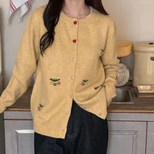 여성 라운드넥 꽃 자가드 싸개단추 6컬러 긴팔 가디건 CAT-WCD-3838-연베이지