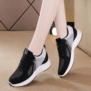 여자 경량 쿠션 운동화 가벼운 여름 니트 조깅 런닝화 여자여름운동화 애슬래저룩 발볼넓은운동화 캐주얼룩