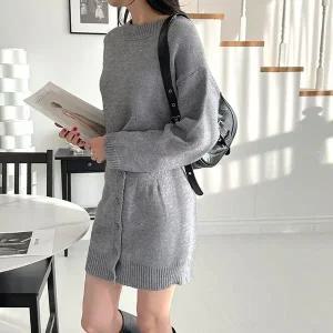 여성 라운드넥 니트티 단추 미니스커트 투피스 세트 (WFG2YRA)