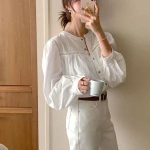 [하프클럽/]시즌 세련된 페미닌 퍼프소매 구멍무늬 노카라블라우스