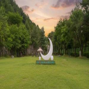 [경기/가평] 가평 산타마리아 애견동반 독채 펜션 (세미나실/정원/강/호수/수목원/휴양림/섬/워터슬라이드/편의점/매점/바베큐장/공용수영장(실외)/독채/주차장/애견/복층/가족/온돌/MT/워크샵/단체/커플/스파)