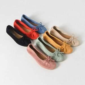 리본장식 포인트 스웨이드 소재 소프트컬러 플랫슈즈 플렛슈즈