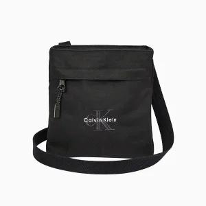 [롯데백화점]캘빈클라인 남성 볼드 로고 나일론 슬림 크로스오버(4D3178G-UB1)