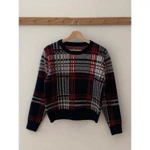 [하프클럽/샵앤]국산 여성 보트넥 격자 줄무늬 자가드 긴팔 니트티 21DS-WKN-49