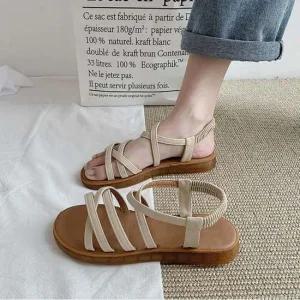 여기저기 잘 어울리는 세련된 무드 뒷밴딩 스트랩샌들