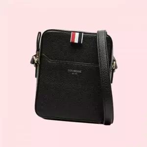 톰브라운 소프트 페블 그레인 버티컬 카메라백 UAG189A L0090 001 3727120