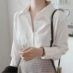 여자 카라있는 단정한 흰색 검정색 기본셔츠 긴팔남방 20대 면접