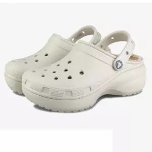 크록스 세이브존05 우먼스 클래식 라인드 플랫폼 여성 겨울 방한 털슬리퍼 아이보리