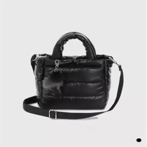 올리비아로렌  블랙패팅토트 VYCUB5Z8411