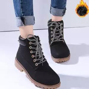 여성 데일리 워커 스타일 겨울 따뜻한 데이트 방한