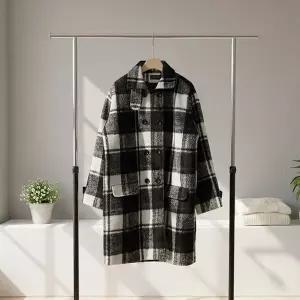 [신세계라이브쇼핑][올리비에스클로젯] 격자 체크 비조장식 누빔코트_O2512CT602D