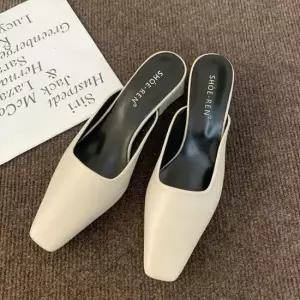 여성 페미닌 스타일 사각코 스퀘어 로우힐 뮬