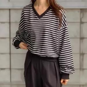 [하프클럽/]여성 스트라이프 오버사이즈 퍼프 소매 브이넥 맨투맨
