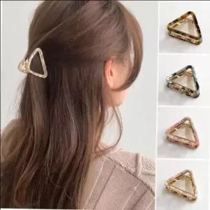 외출 구성 베이지 반묶음 고급스런 고급스 자개 집게핀 디테일 삼각