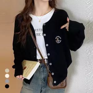 KARRA 라운드베어버튼가디건_A5S0020