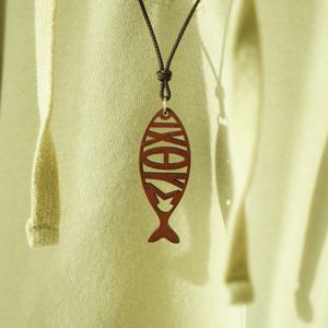 글로리월드 익투스 십자가 목걸이(샤벨나무) - 차량겸용 