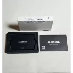 새 상품 박스에 담긴 삼성 V낸드 860 EVO 2TB 내부 PC 노트북 2. SATA SSD